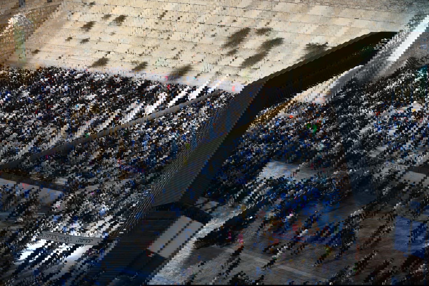 מבט מלמעלה: האבל על חורבן הבית, בכותל