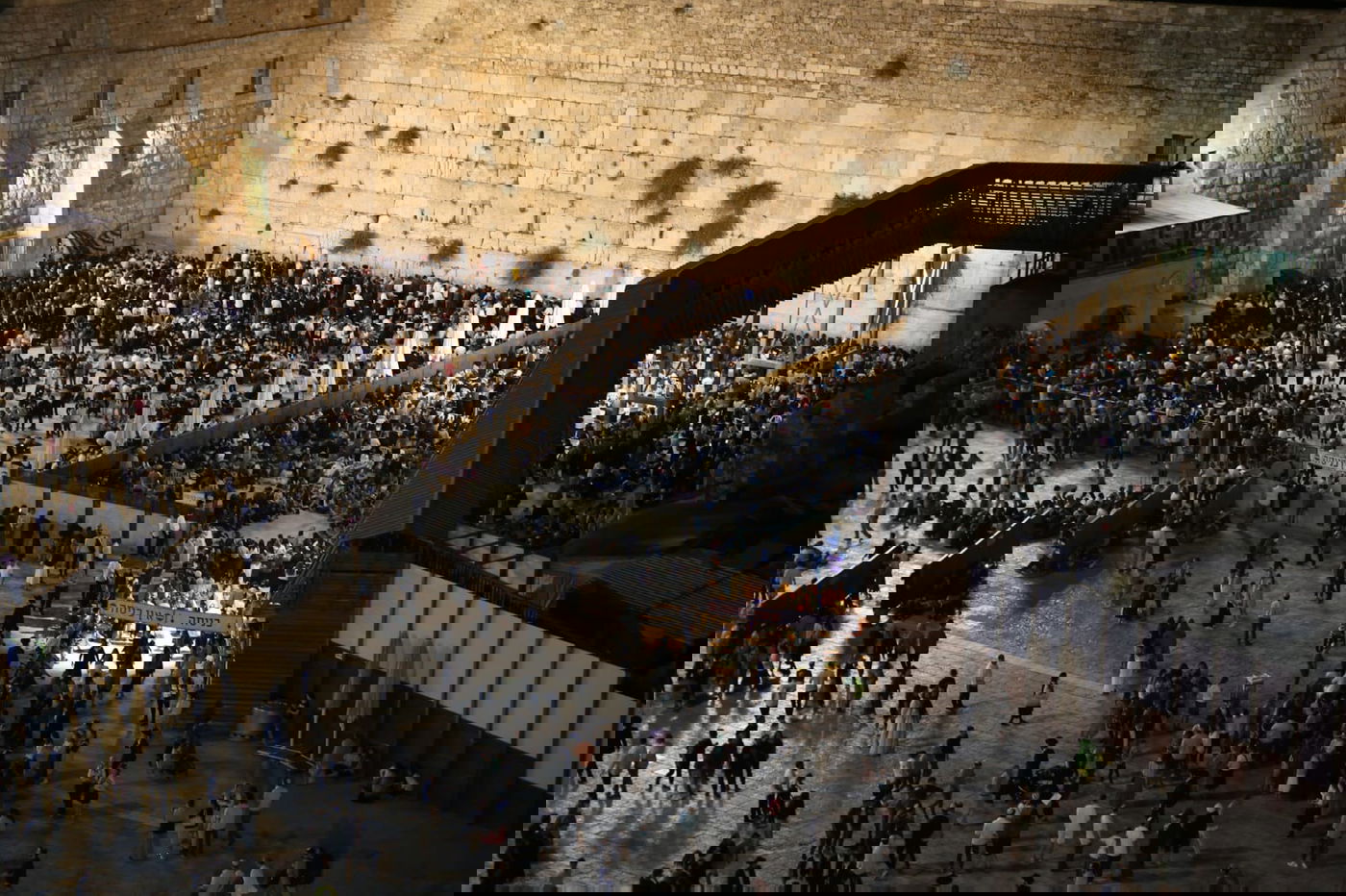 מבט מלמעלה: האבל על חורבן הבית, בכותל