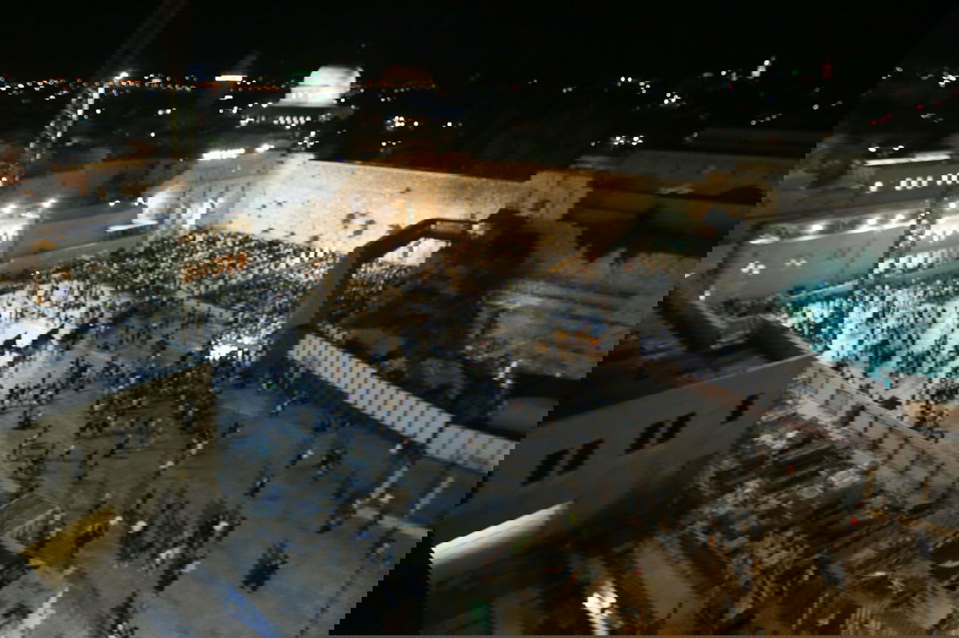 מבט מלמעלה: האבל על חורבן הבית, בכותל