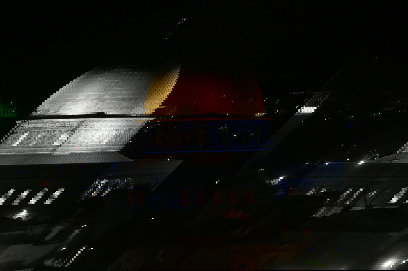 מבט מלמעלה: האבל על חורבן הבית, בכותל