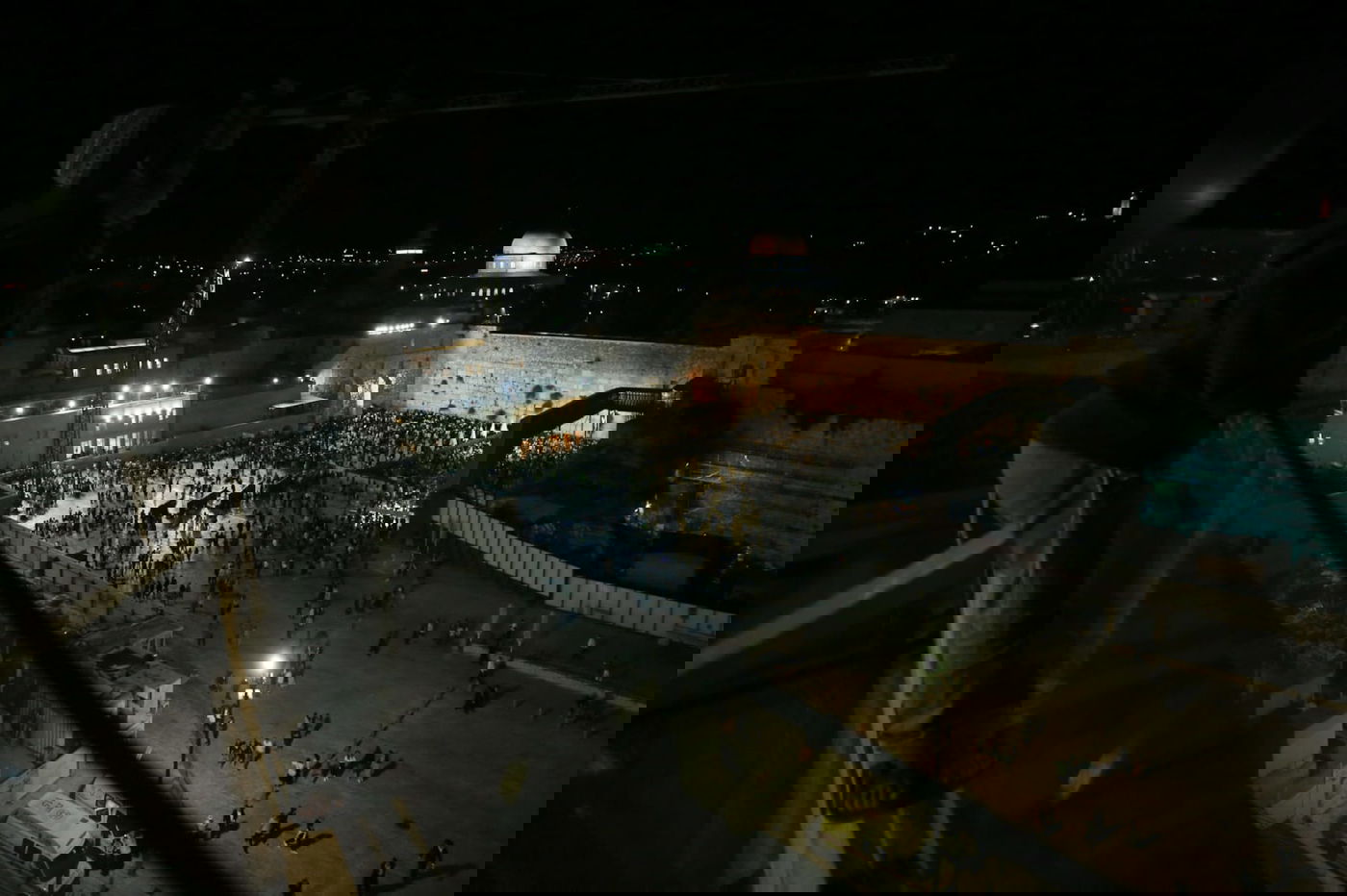 מבט מלמעלה: האבל על חורבן הבית, בכותל