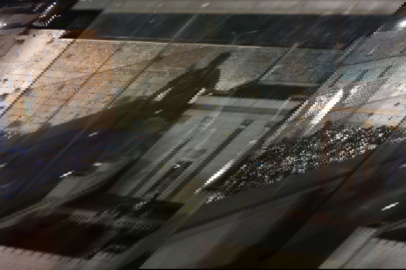 מבט מלמעלה: האבל על חורבן הבית, בכותל