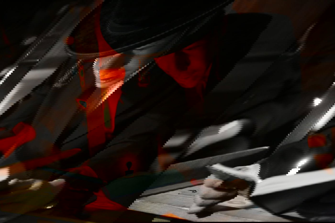 במאה שערים קוננו על החורבן לאור הנרות