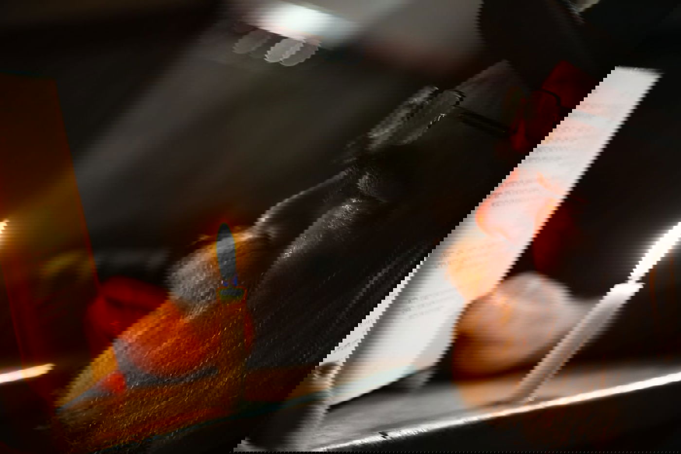 במאה שערים קוננו על החורבן לאור הנרות