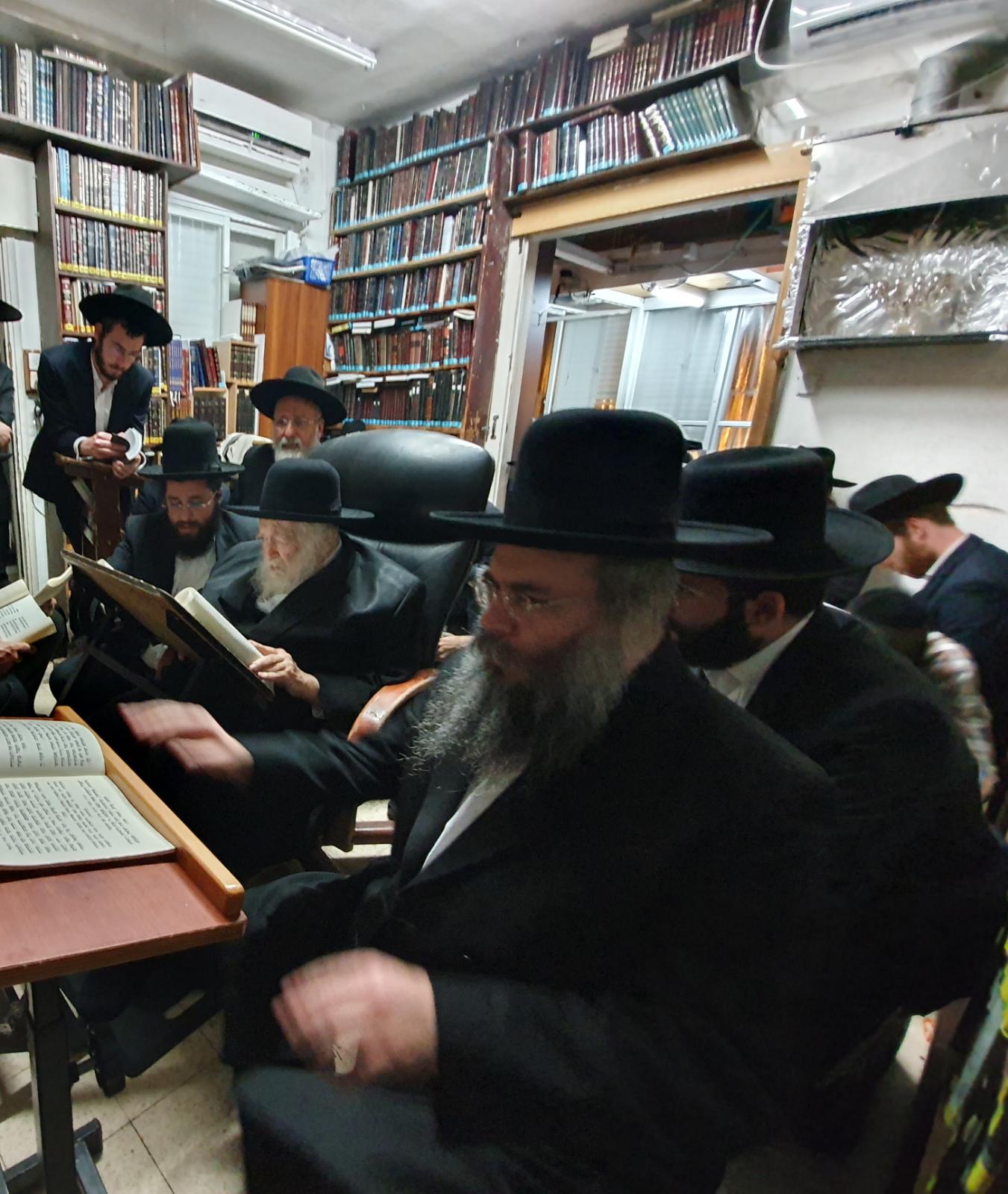 צפו: מרן שר התורה הגר"ח קנייבסקי מקונן על חורבן הבית