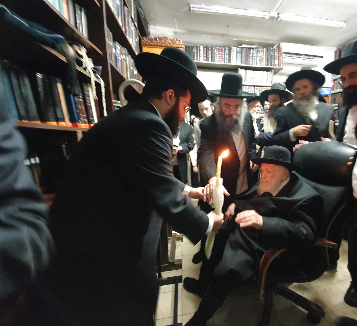 צפו: מרן שר התורה הגר"ח קנייבסקי מקונן על חורבן הבית