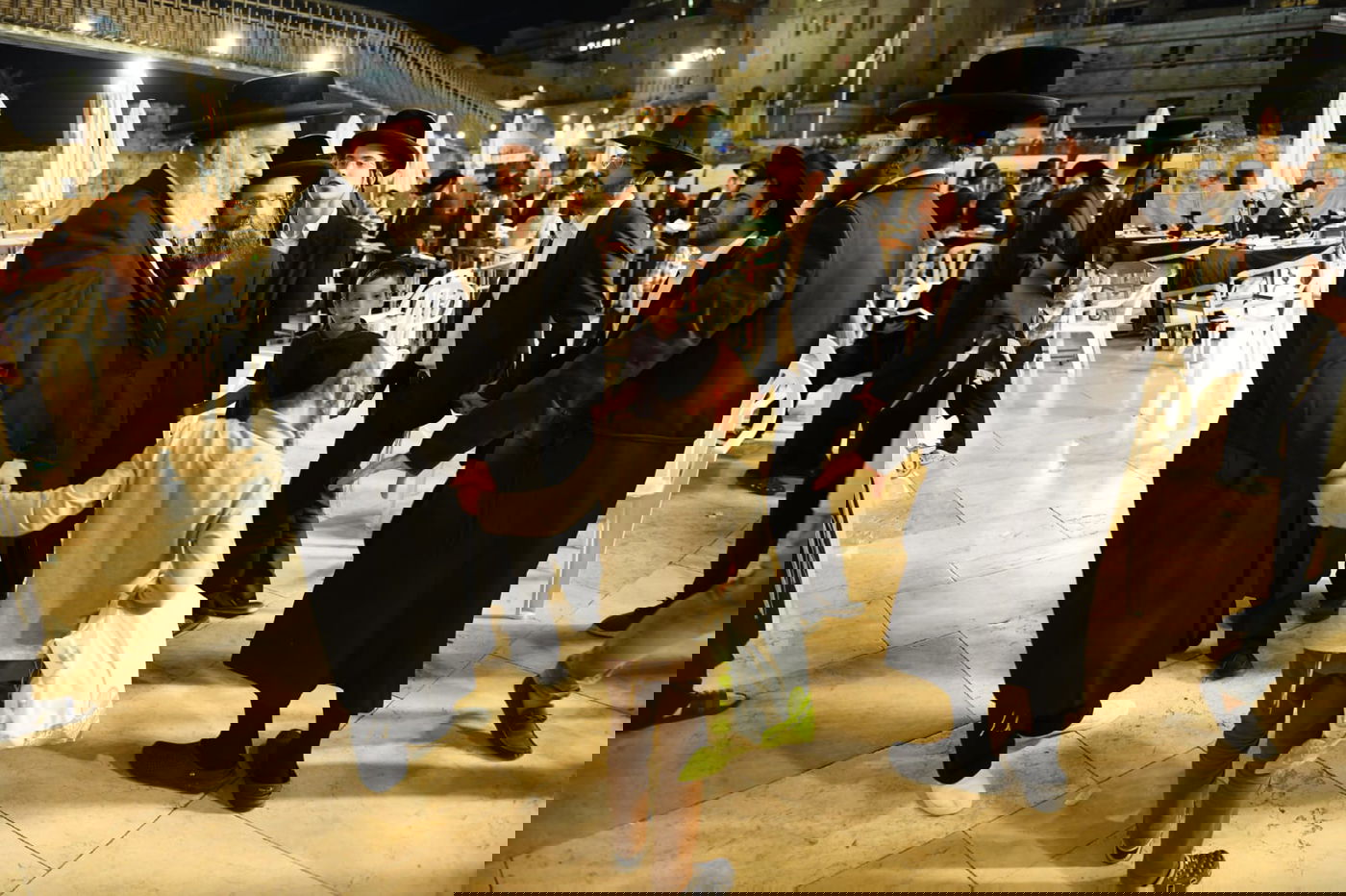 צאת הצום ברחבת הכותל המערבי • גלריה