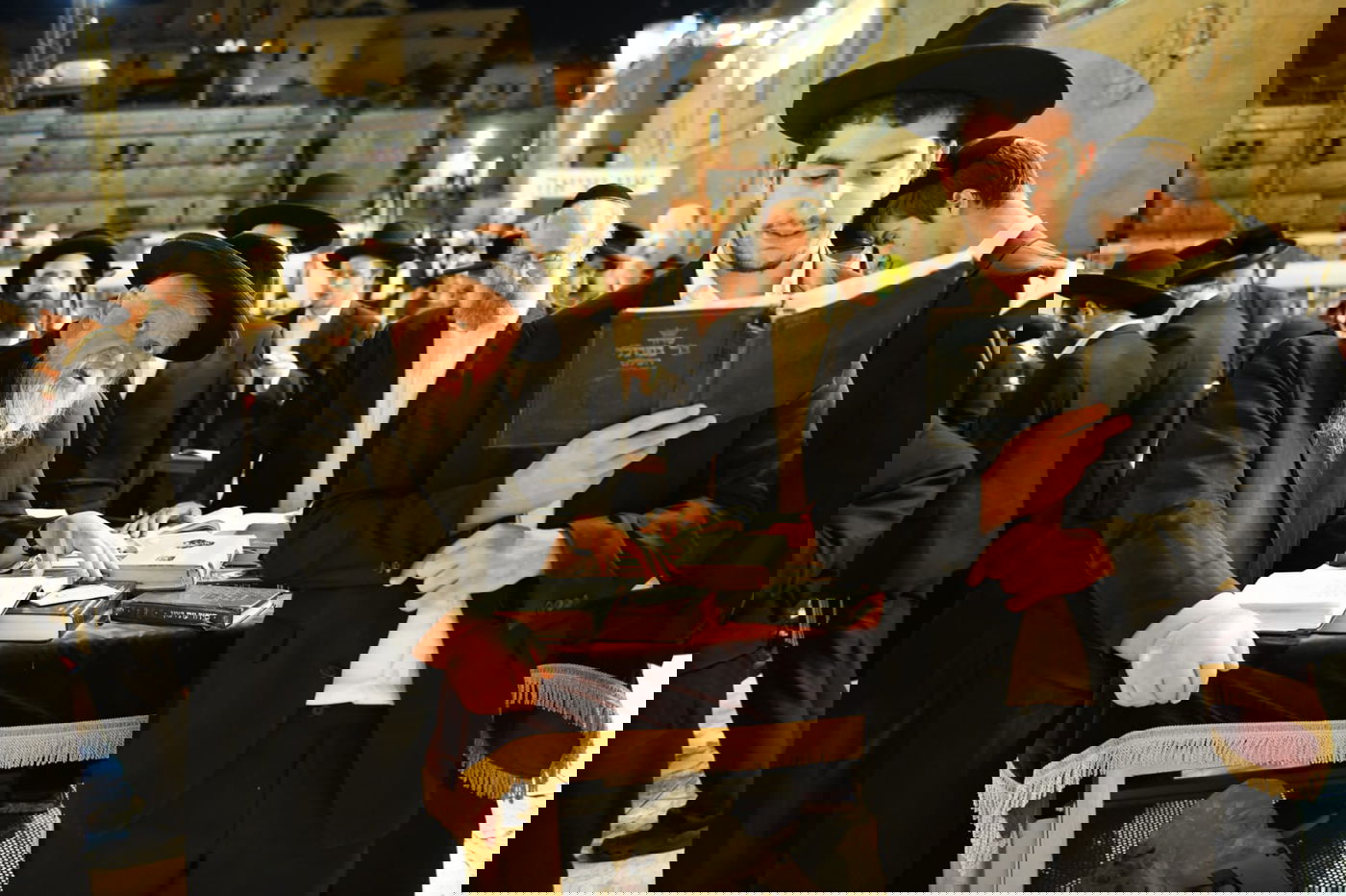 צאת הצום ברחבת הכותל המערבי • גלריה