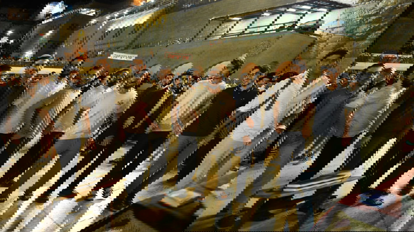 צאת הצום ברחבת הכותל המערבי • גלריה