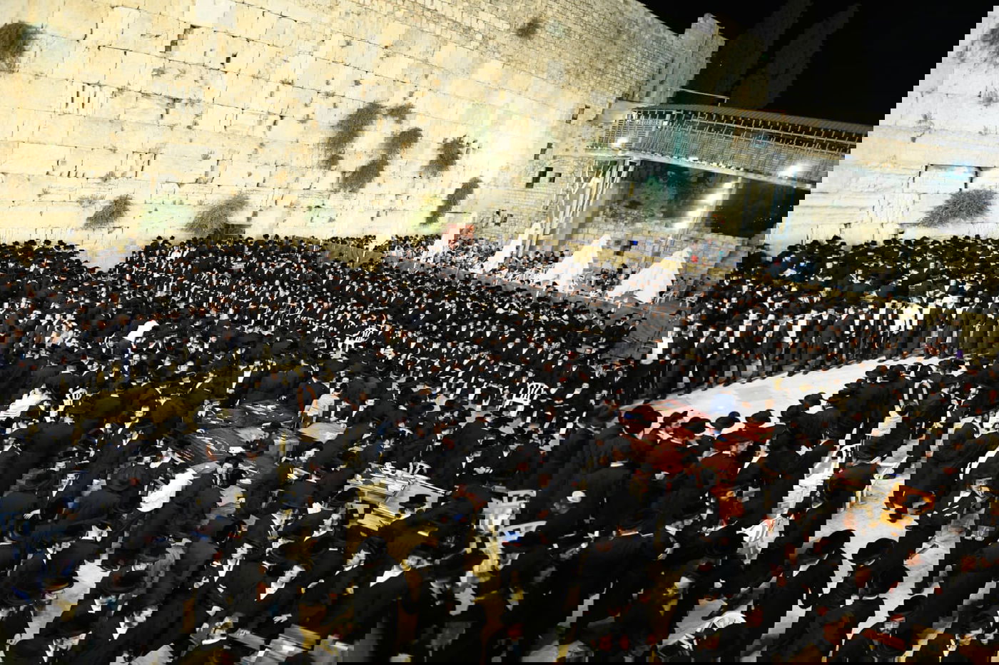 צאת הצום ברחבת הכותל המערבי • גלריה