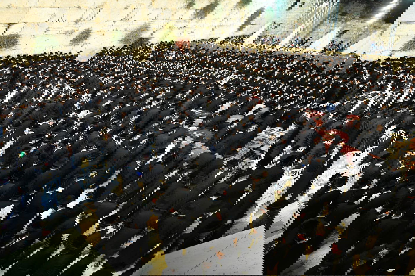 צאת הצום ברחבת הכותל המערבי • גלריה