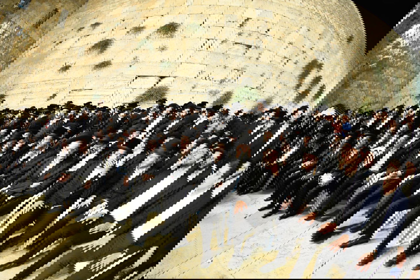 צאת הצום ברחבת הכותל המערבי • גלריה