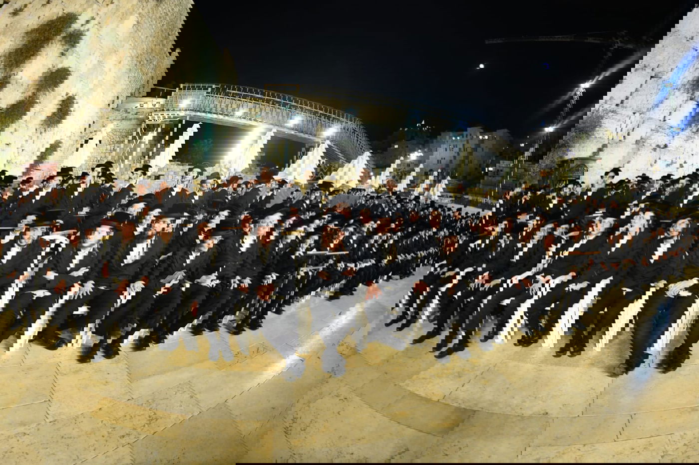 צאת הצום ברחבת הכותל המערבי • גלריה