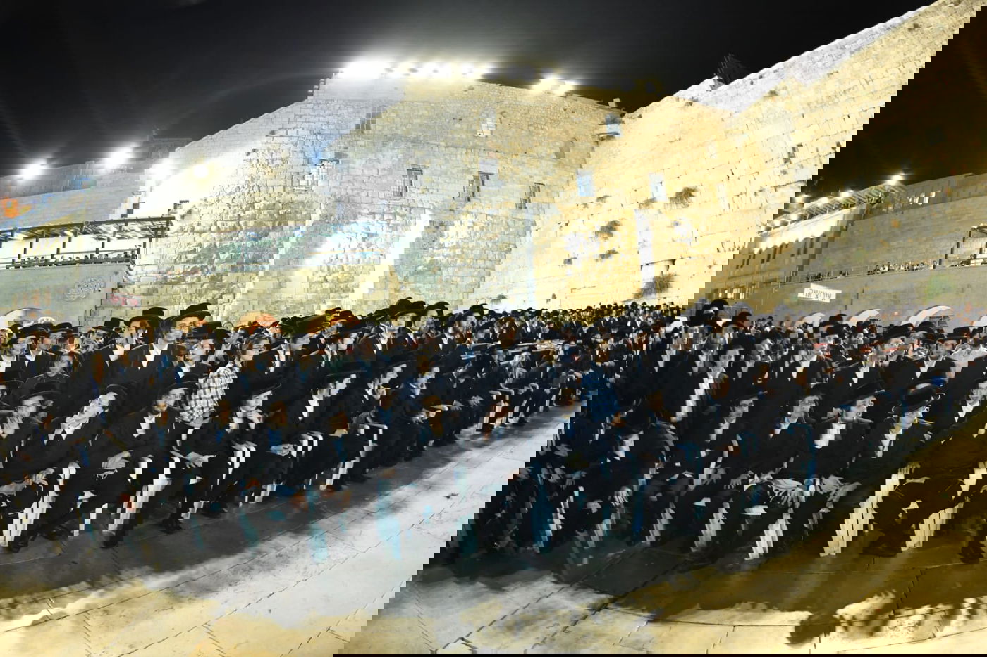 צאת הצום ברחבת הכותל המערבי • גלריה