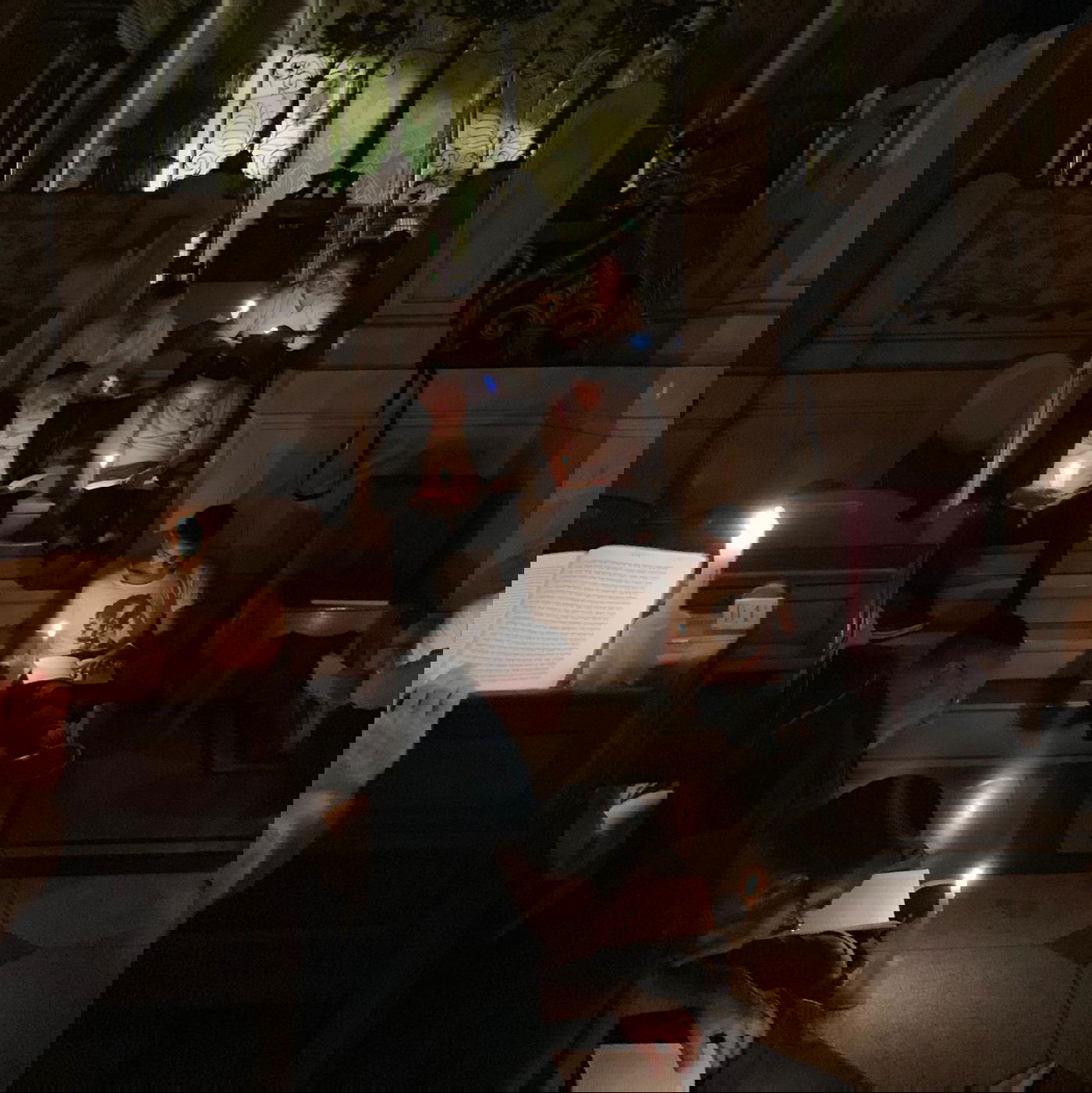 מיוחד: קינות לאור נרות בבית הכנסת הגדול של רומא