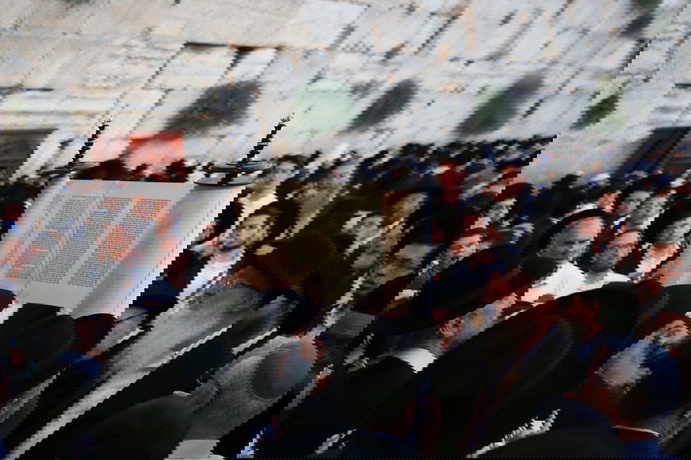 תשעה באב בכותל המערבי: אלפים בתפילת 'שחרית' • תיעוד