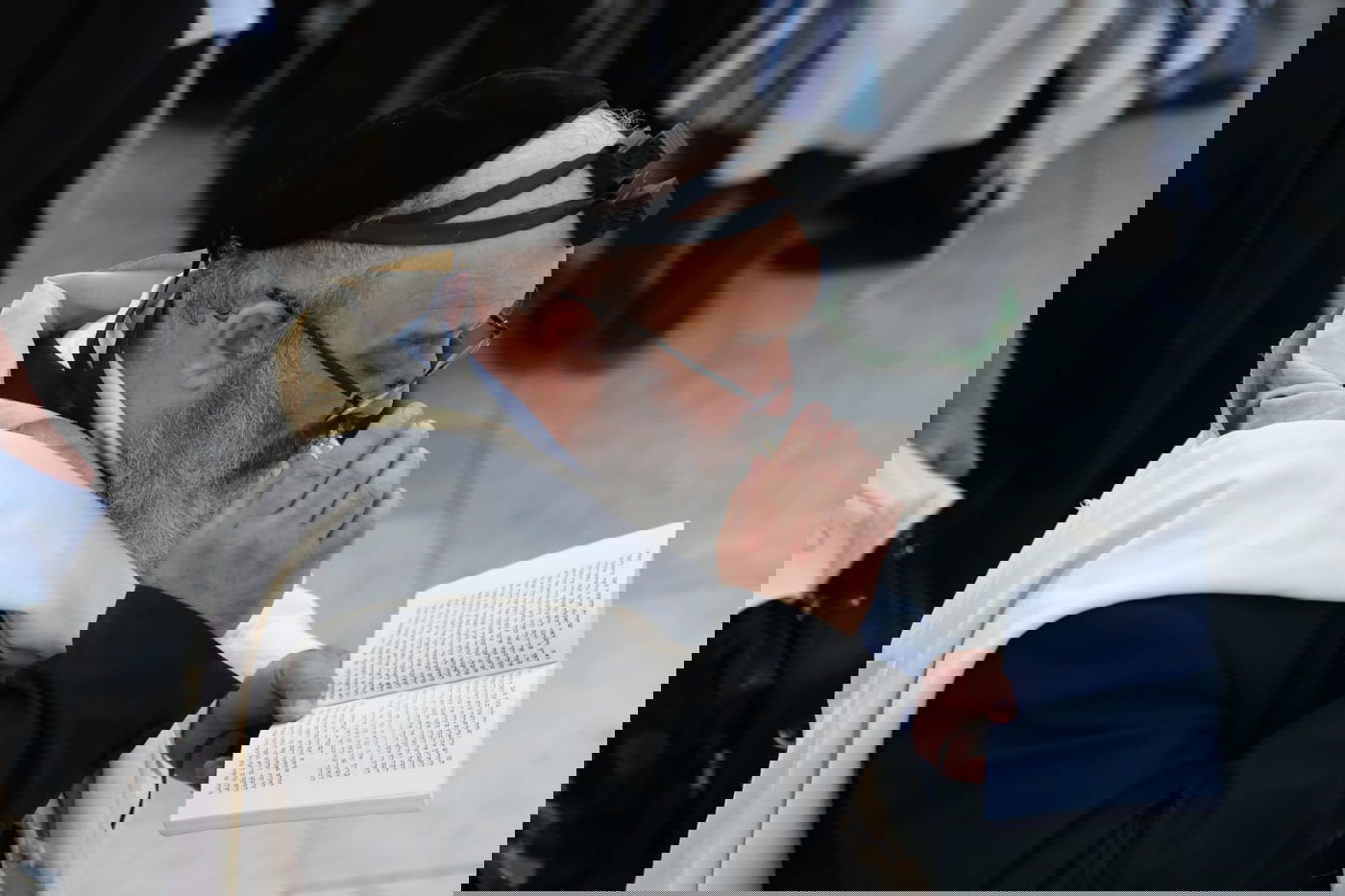 תשעה באב בכותל המערבי: אלפים בתפילת 'שחרית' • תיעוד