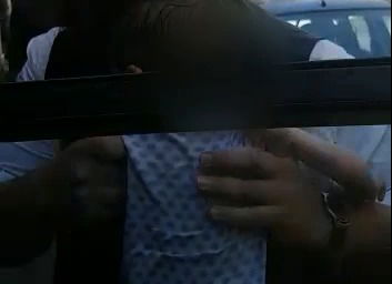 רגעי הדרמה: כך חולצה הפעוטה מהרכב הנעול בבני ברק