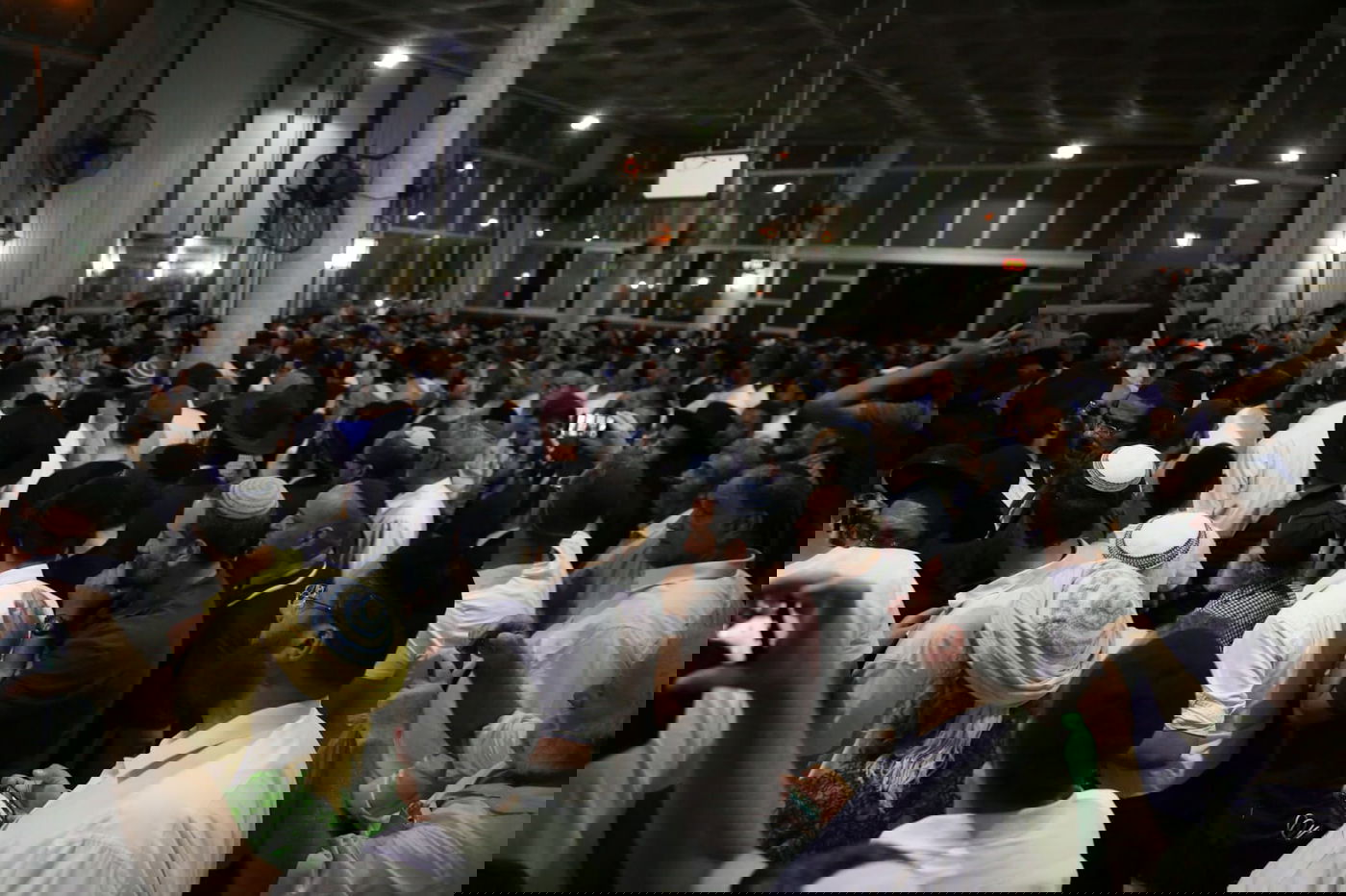 אלפים בהלווית 'החלבן' המקובל רבי חיים כהן זצ"ל