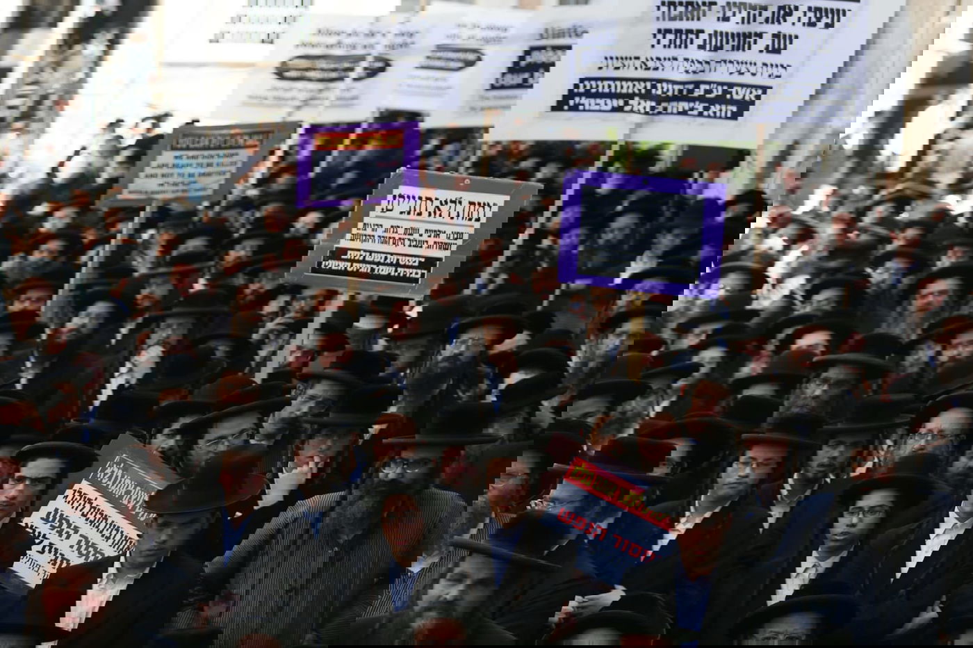 זקני ירושלים צעדו בתוך כלובי ברזל; הצעירים חסמו כבישים