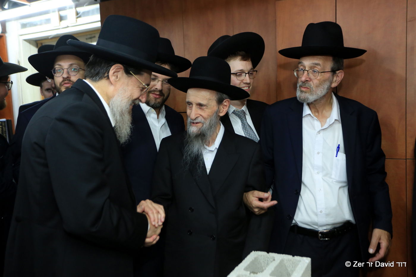 הגרב"צ קוק הוכתר לגאב"ד קהילת "אבי עזרי" ומרכז העיר