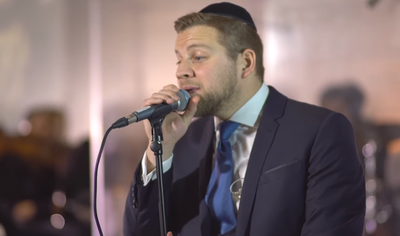 מרדכי שפירא מרגש עם הלהיט של מידד טסה