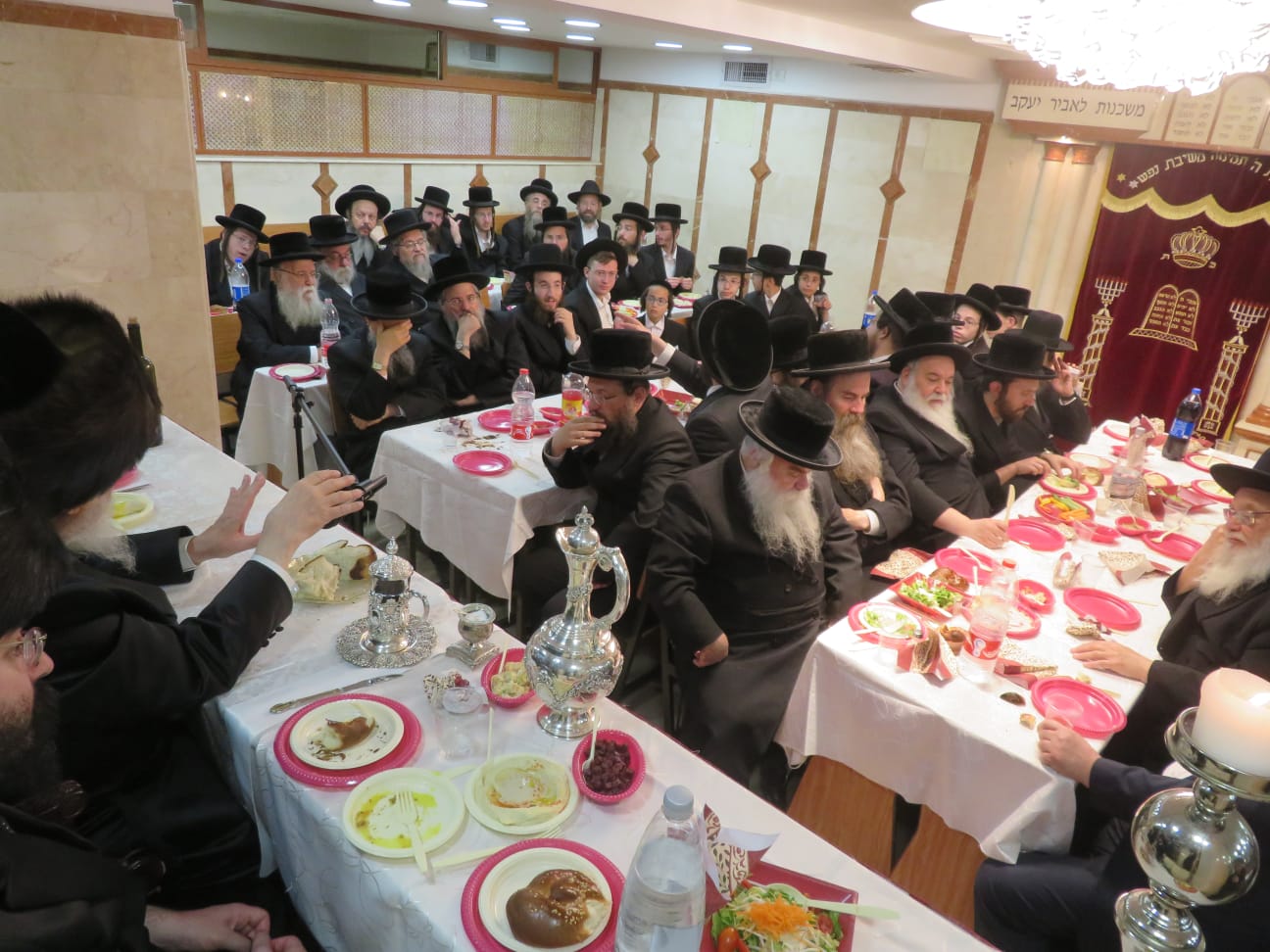 גלריה: זקן אדמו"רי רוז'ין בבר מצווה לנכדו