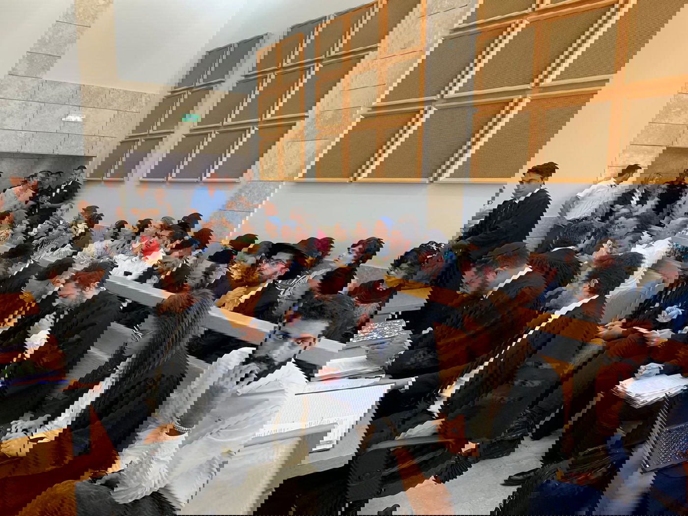 ביהמ"ש, הבוקר