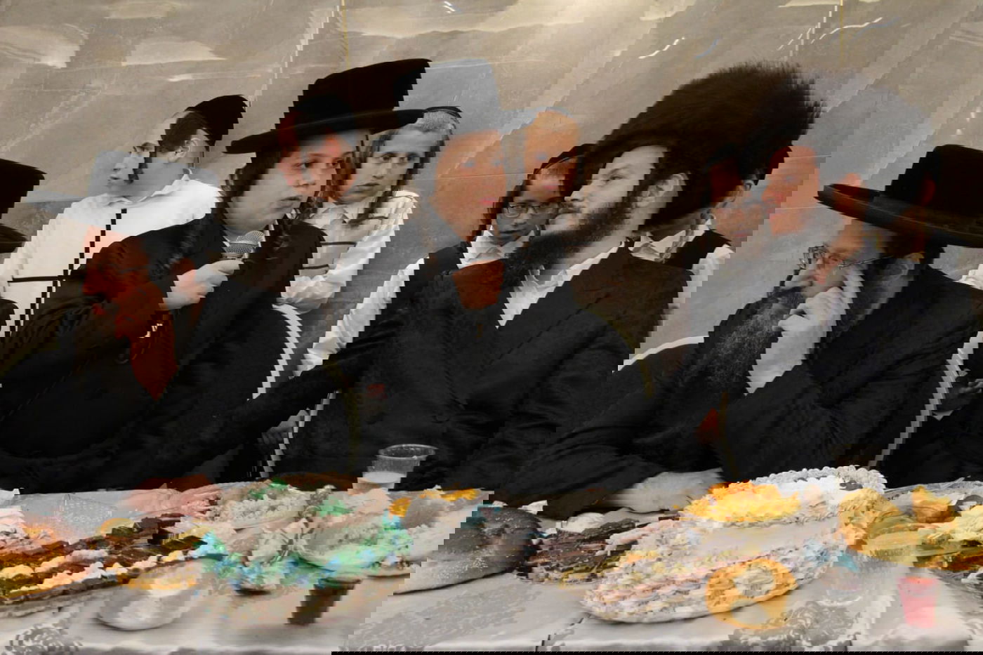 בזלאטשוב חגגו בר מצווה לבנו של האב"ד