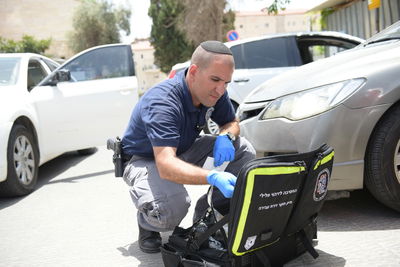 חוקרים בזרית פריצה