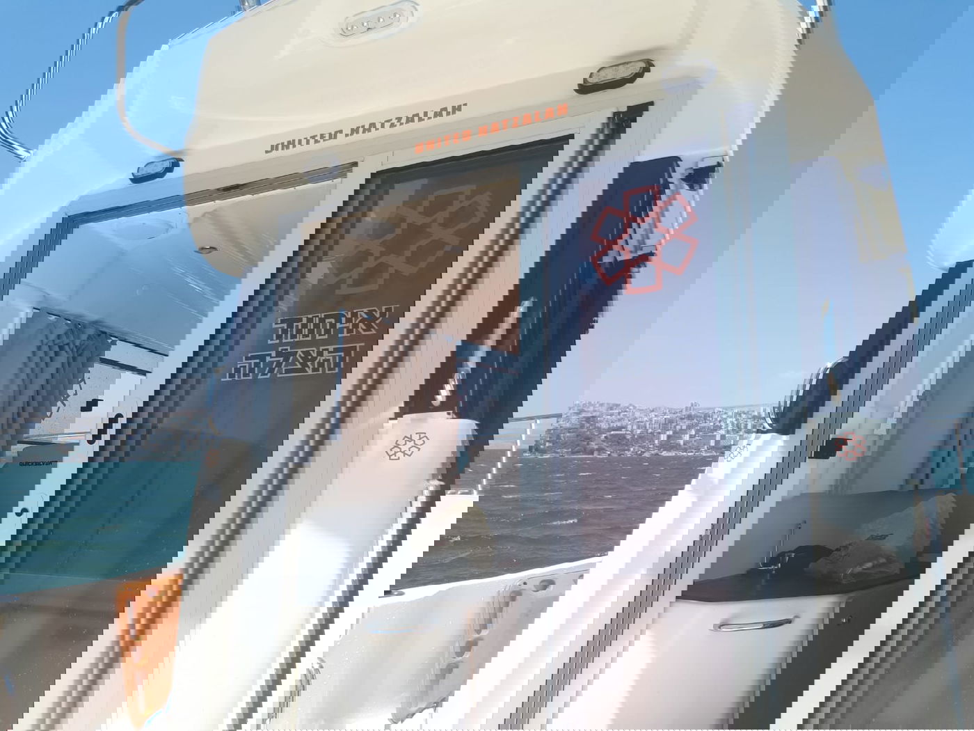 אופנוע ים שהסיע שני ילדים חרדים נתקע בלב הכנרת