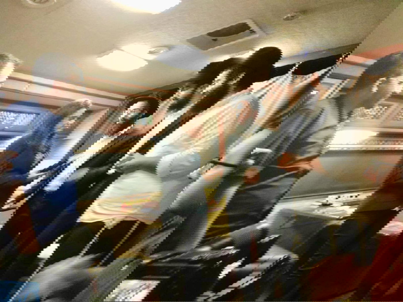 איילת שקד קיבלה 'תניא' מהטנקיסט. תיעוד