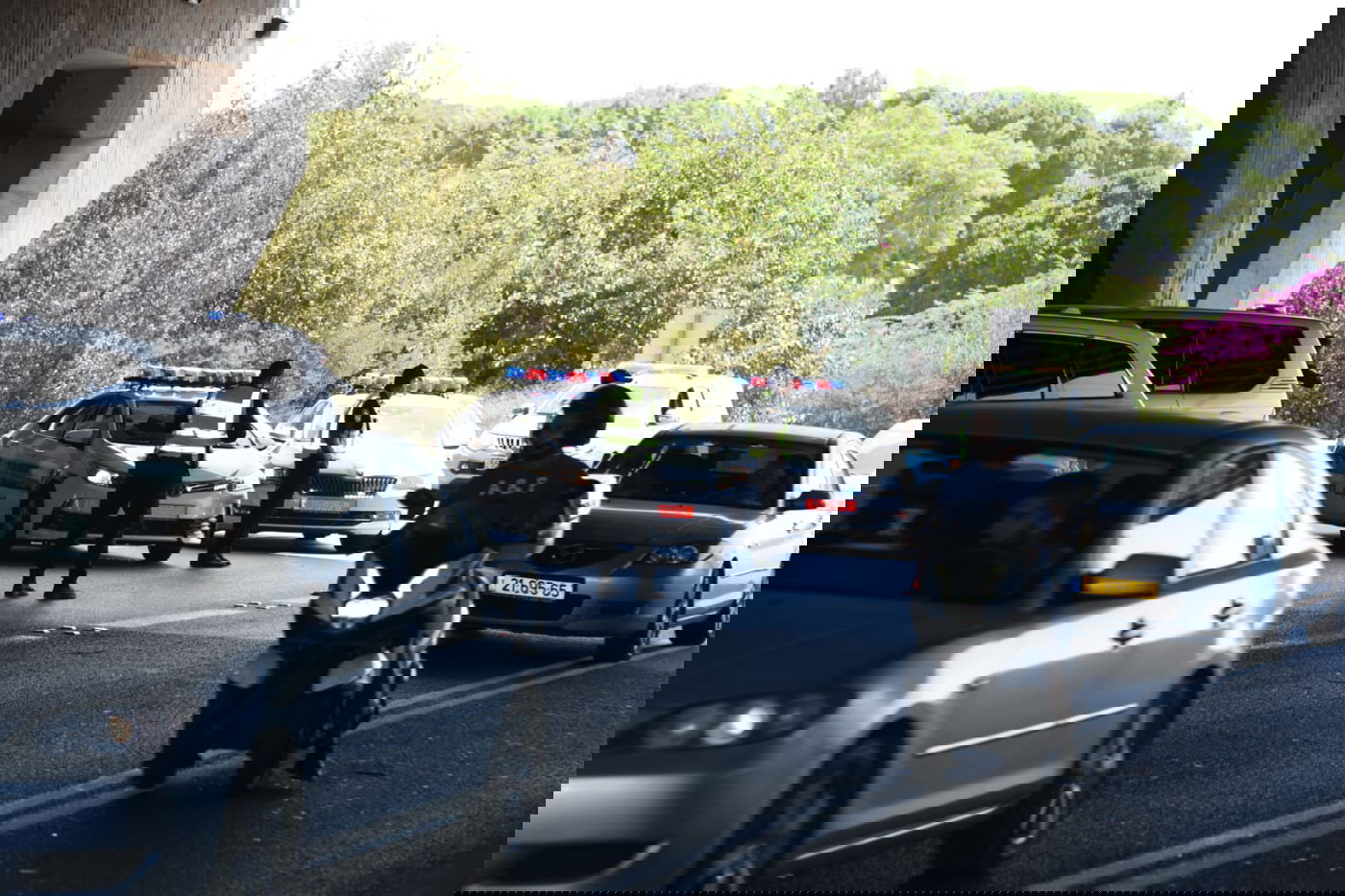 משאית נתקעה בגשר וגרמה לעומסי תנועה • צפו