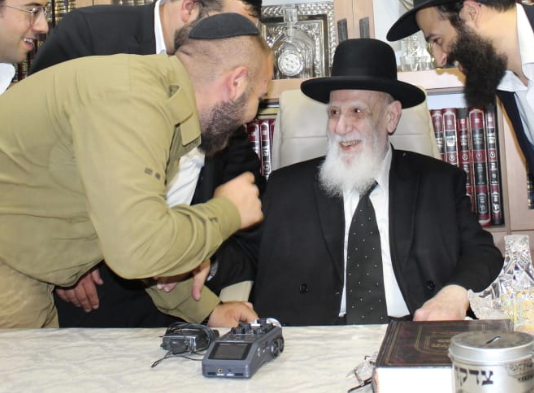 ראש הישיבה לחיילים: "כל רגע שיש לכם, תנצלו ללימוד התורה"