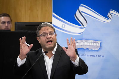 בן גביר לזילבר: אכפי את החוק ברהט, ולא - נעתור לבג"צ