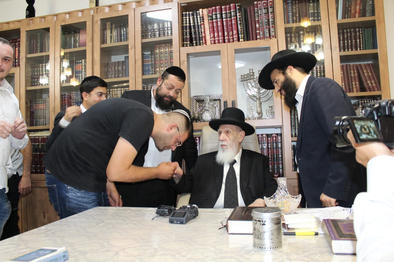 ראש הישיבה לחיילים: "כל רגע שיש לכם, תנצלו ללימוד התורה"