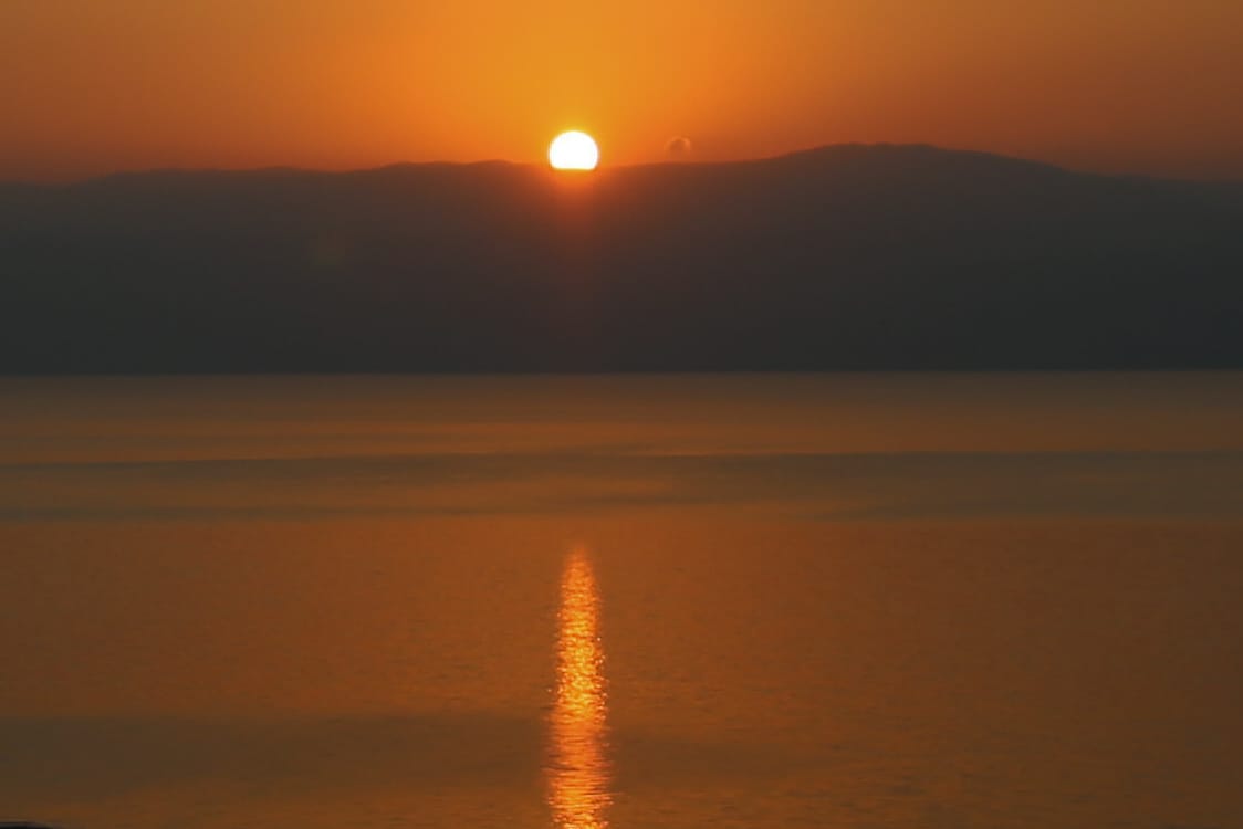 תיעוד נפלא: זריחת השמש בים המלח • צפו