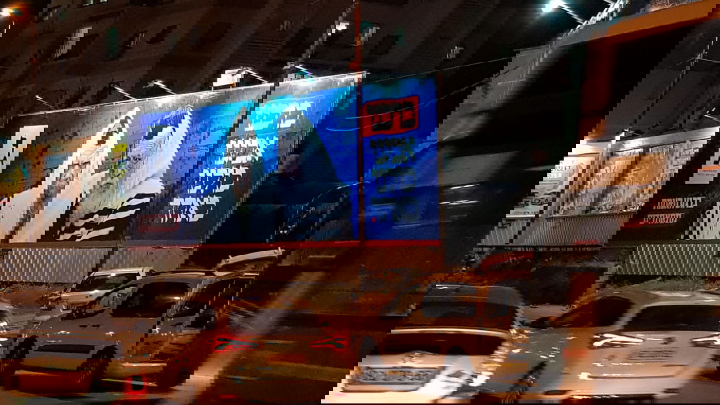 תופעה: מטפסים ומנשקים את תמונת מרן הגר"ח קנייבסקי