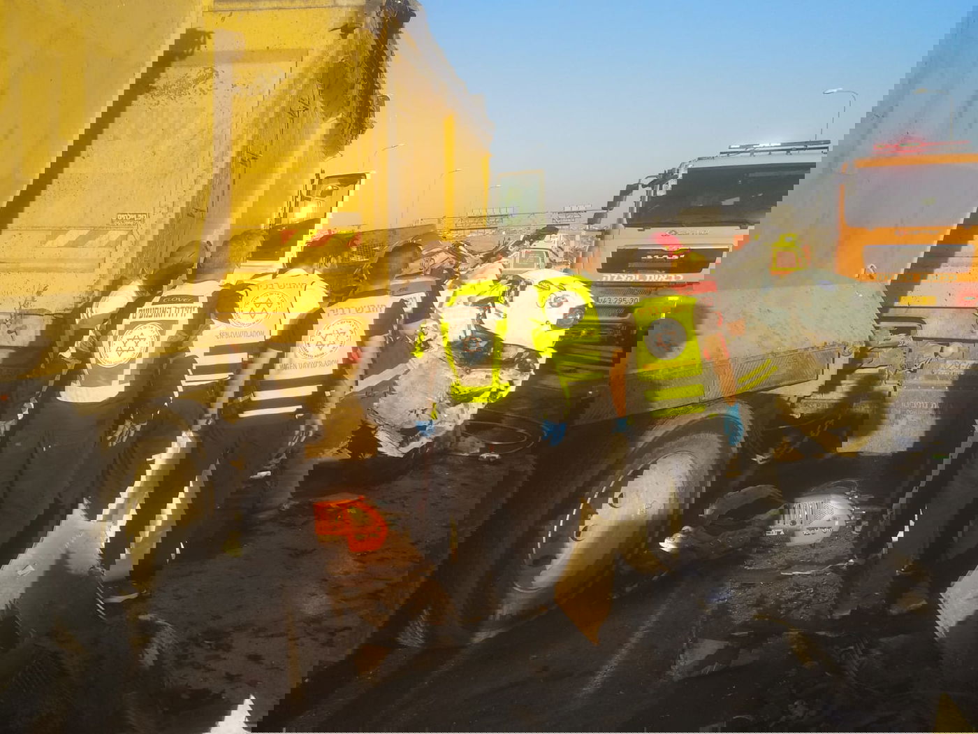 הרוג ותשעה פצועים בהתנגשות משאית ו-3 כלי רכב