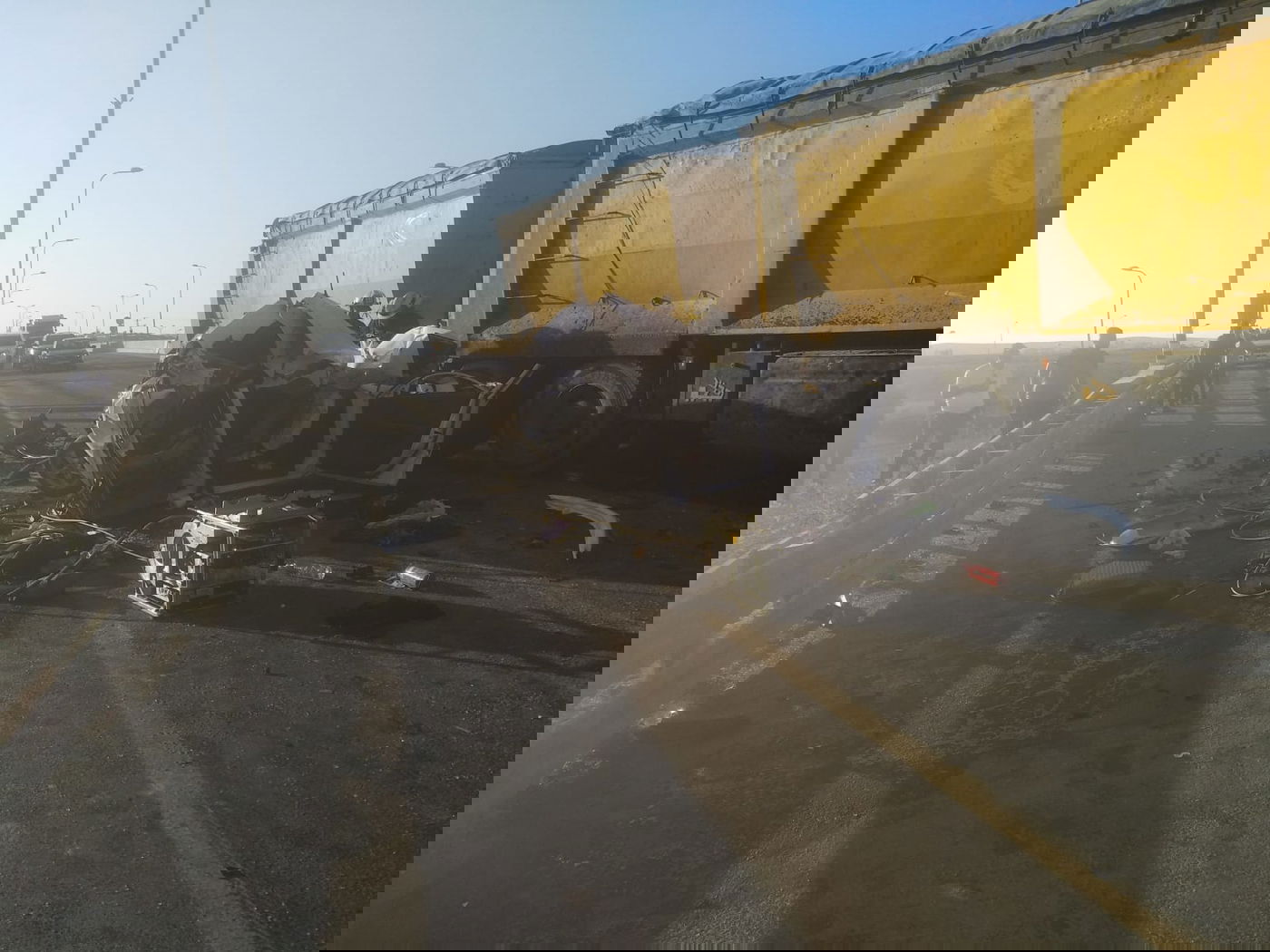 הרוג ותשעה פצועים בהתנגשות משאית ו-3 כלי רכב