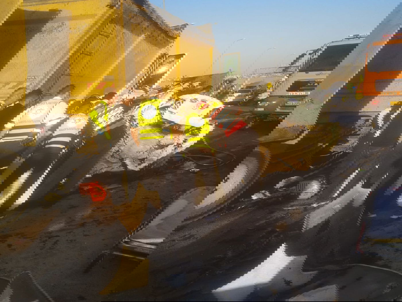 הרוג ותשעה פצועים בהתנגשות משאית ו-3 כלי רכב