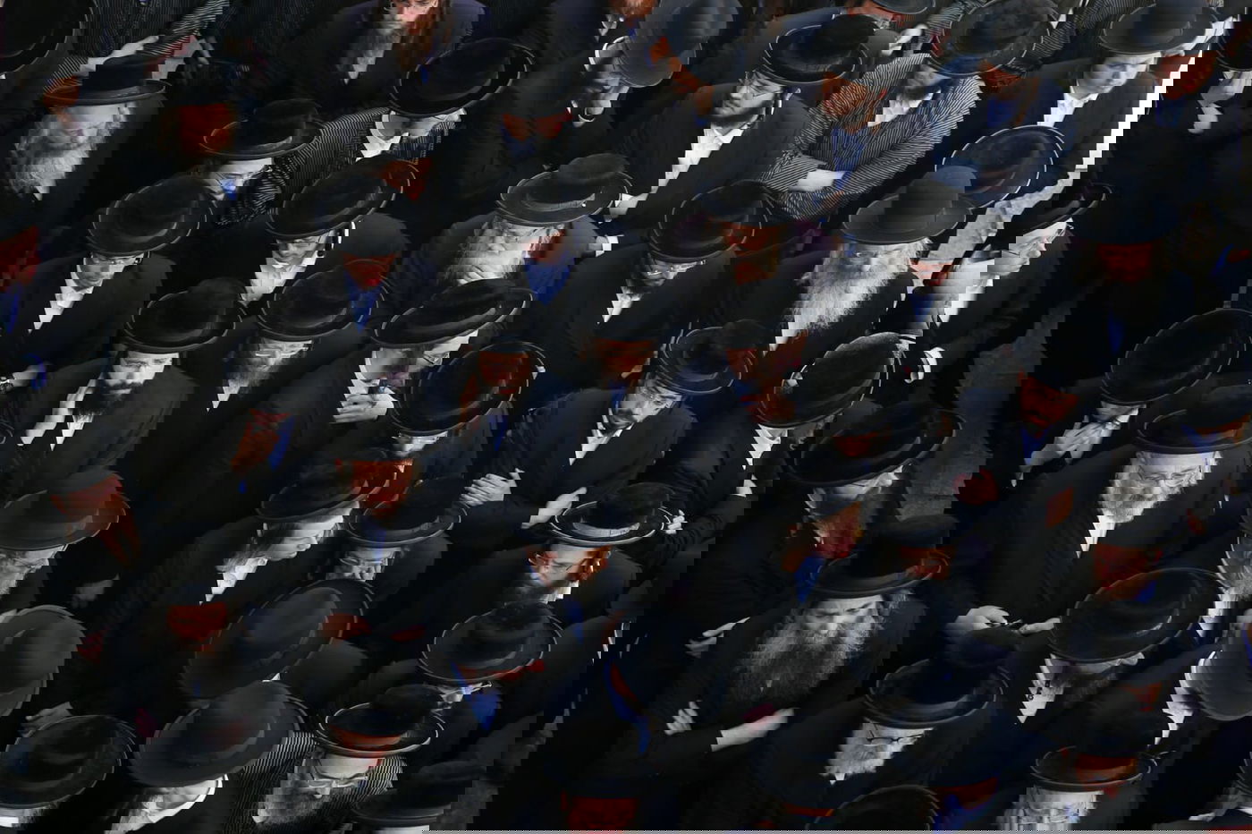 בהלווית ידידו הגרמ"א שיינברגר: גאב"ד 'העדה' מירר בבכי