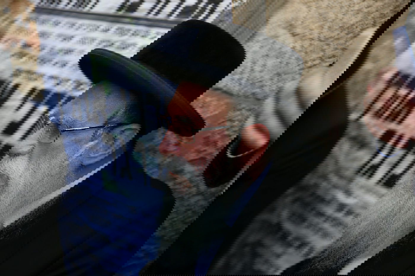 בהלווית ידידו הגרמ"א שיינברגר: גאב"ד 'העדה' מירר בבכי