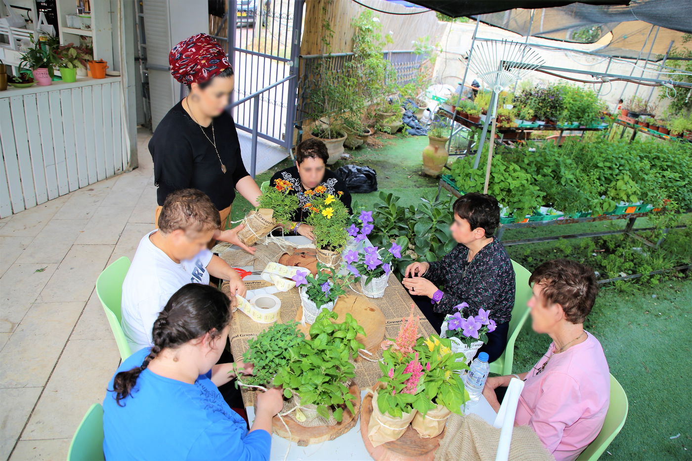 חסד עושים בפרחים