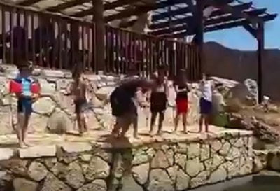 איפה המאבטחים? ילד דחף את השר סמוטריץ' למים