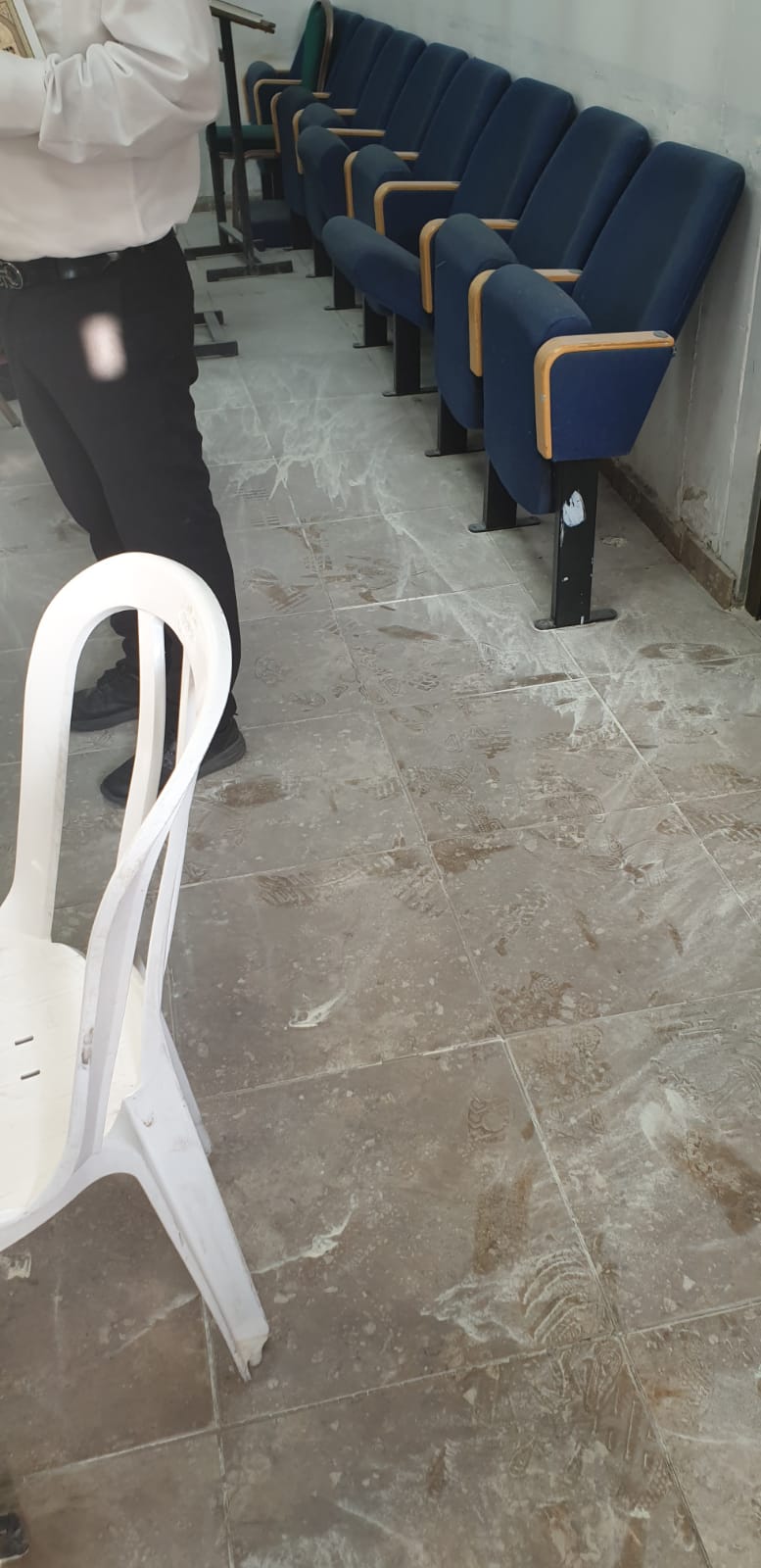 המתפללים נדהמו: פוגרום בבית הכנסת