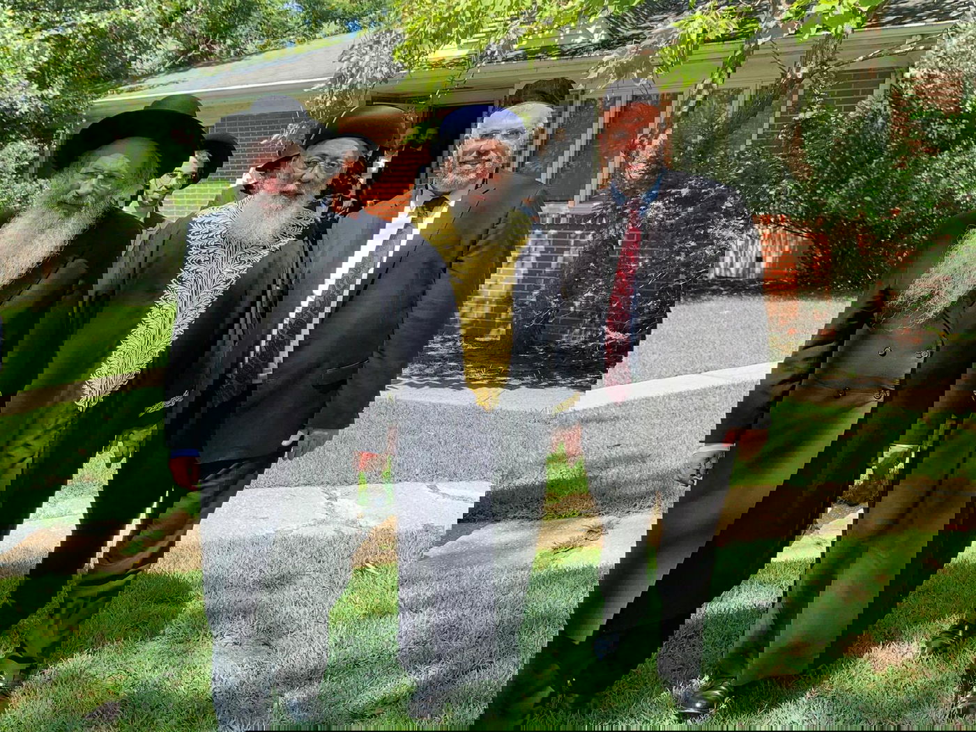 השבחים של הגר"י אולשין על הגר"ש עמאר. צפו בהקדשה