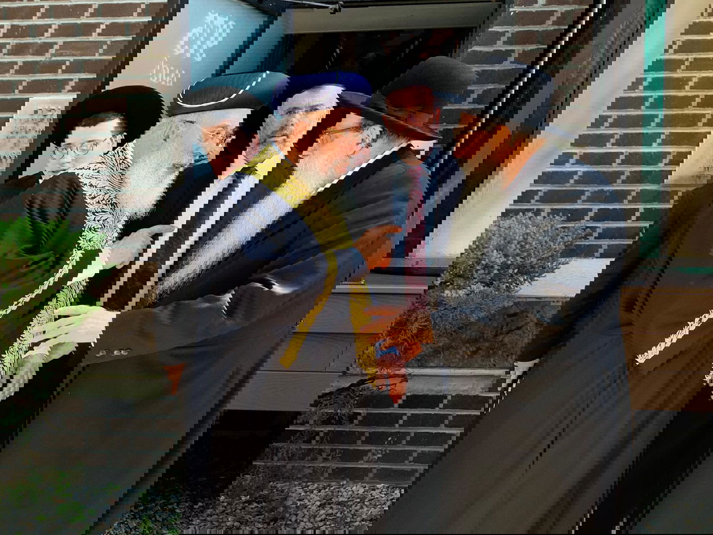 השבחים של הגר"י אולשין על הגר"ש עמאר. צפו בהקדשה