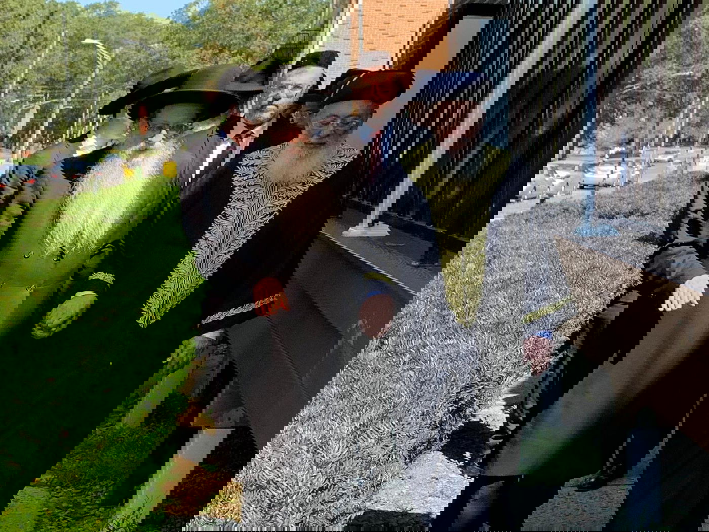 השבחים של הגר"י אולשין על הגר"ש עמאר. צפו בהקדשה