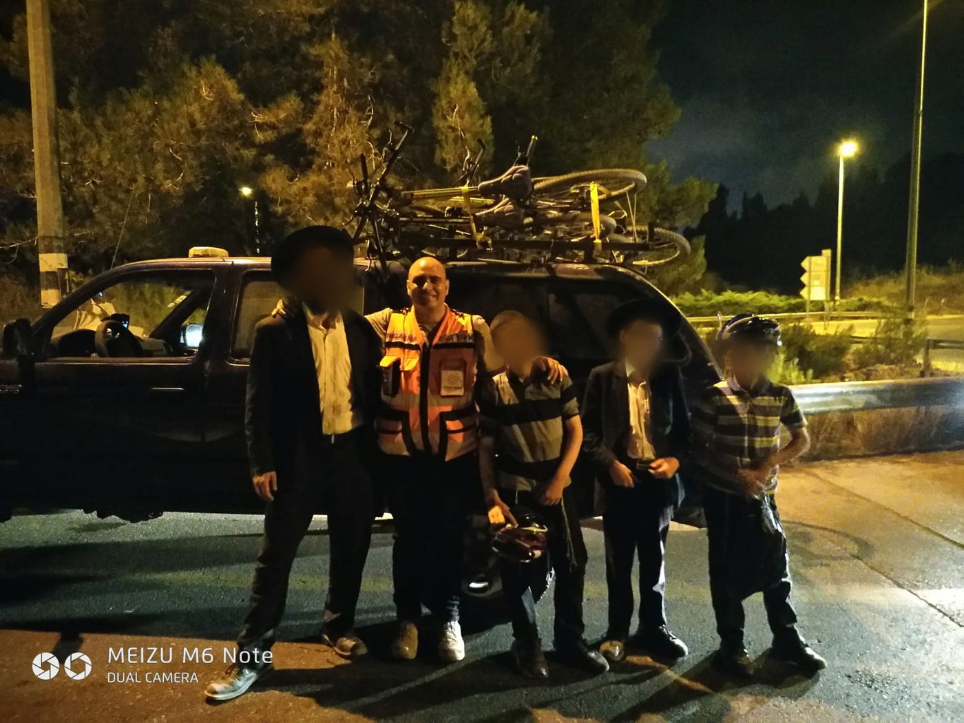 האב ושלושת ילדיו